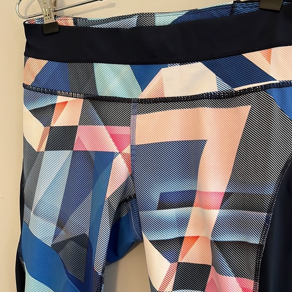 Athleta Geo Sonar train run Capri Leggings with mesh blue geometric print Size S - Picture 5 of 12